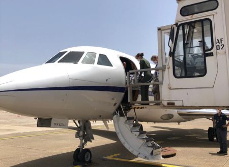 Aeronautica, volo salvavita: neonato trasportato d’urgenza da Cagliari a Roma