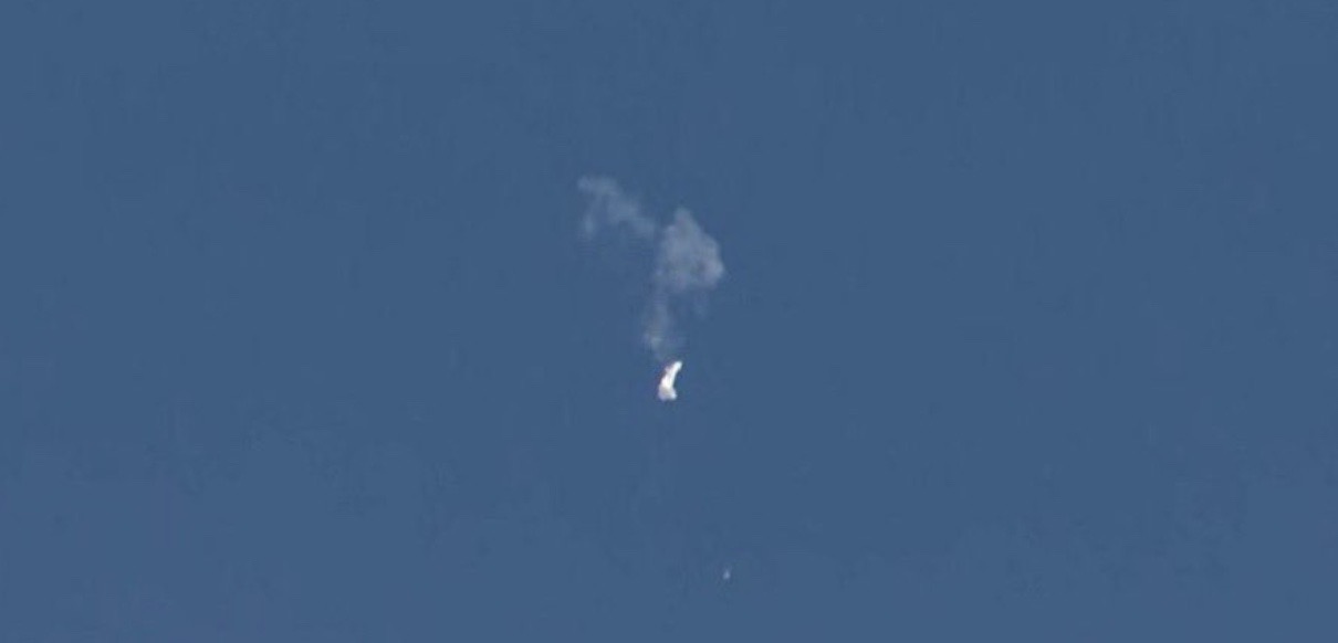 F-22  americani abbattono  il pallone spia cinese. Le proteste di Pechino: “Non escludiamo altre azioni se necessarie”