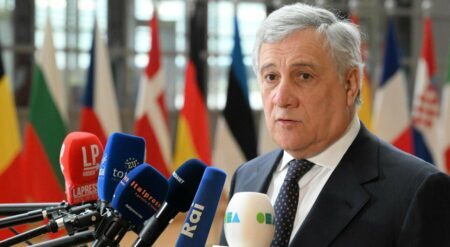 Minacce a Tajani da un gruppo filopalestinese: “Non mi farò intimidire”