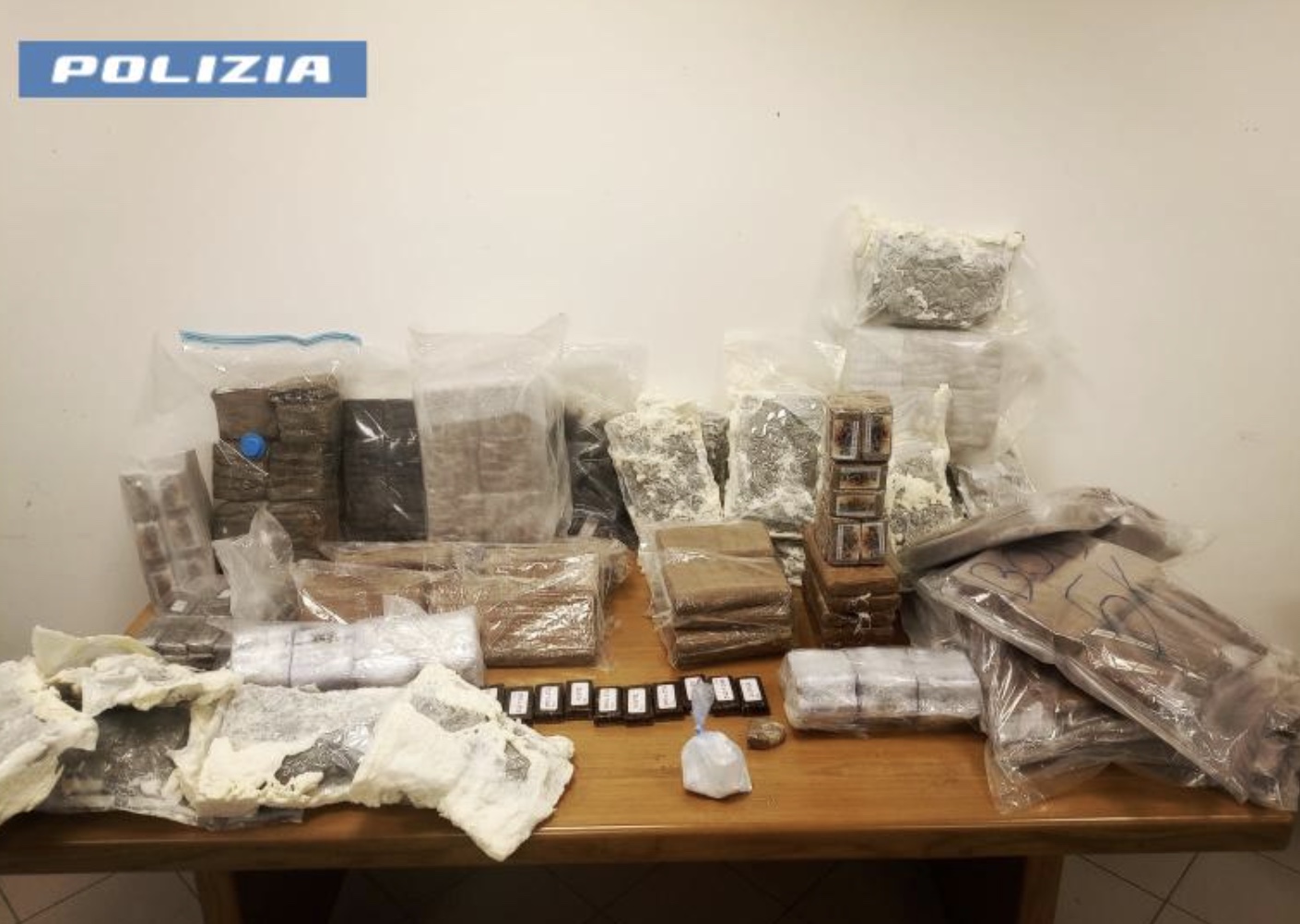 Mega operazione della Polizia a Colleferro: sequestrati seicento chili di sostanze stupefacenti, sei gli arrestati in flagranza di reato