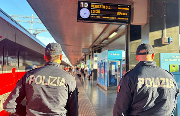 Sicurezza del Giubileo: controlli a tappeto della Polizia di Stato in stazione e nelle strutture ricettive. Due sequestri