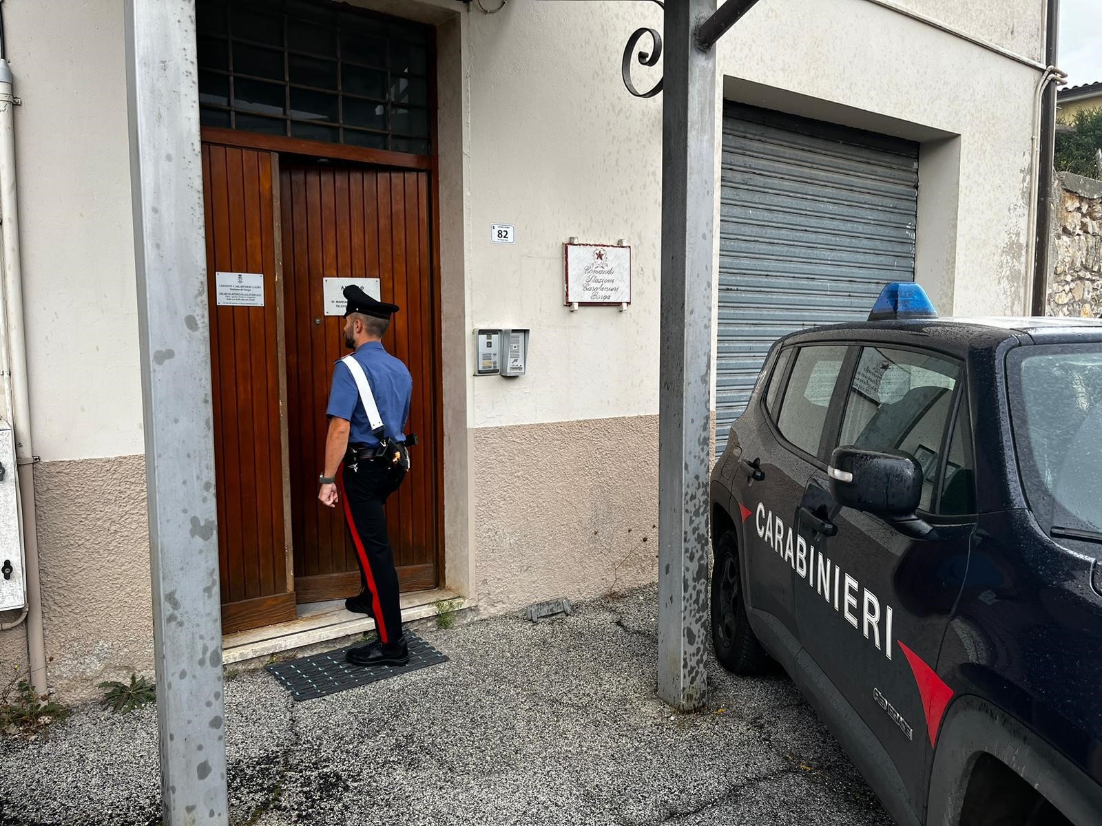 Litiga con un avventore di un bar e poi oppone violenza e resistenza ai Carabinieri