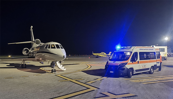 Neonato di soli 3 giorni di vita trasportato d’urgenza da un Falcon 50 del 31° Stormo