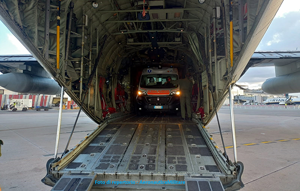 Bimba in pericolo di vita trasportato d’urgenza da Ancona a Roma Ciampino su ambulanza imbarcata su un C-130J