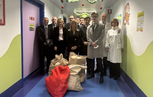 Solidarietà, la fondazione Aidr dona giocattoli ai bambini del reparto di neuropsichiatria infantile del Policlinico Universitario A.Gemelli IRCCS